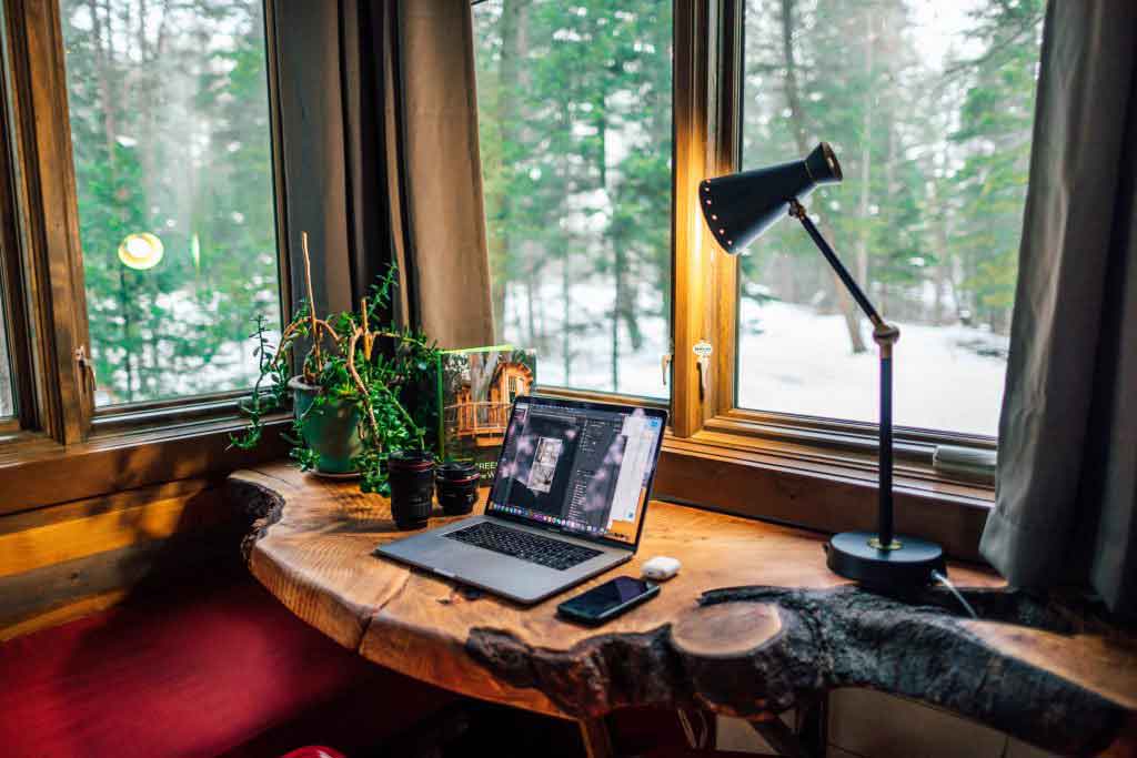 laptop-and-lamp
